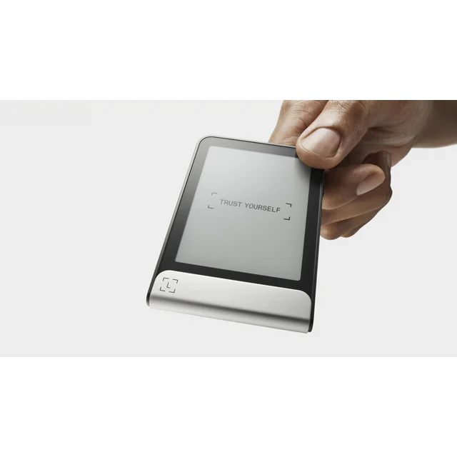 Ledger Flex in een hand, officiële productfoto